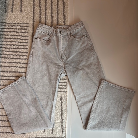 Women’s Abercrombie relaxed fit light grey jeans - Picture 1 of 4